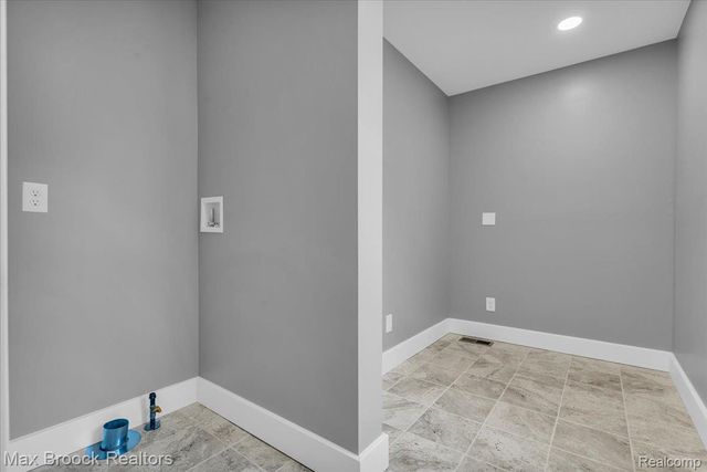 1654 Giddings Road, Pontiac, MI 48340