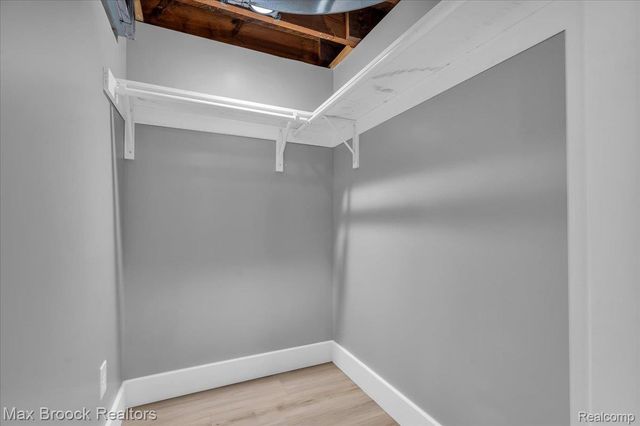 1654 Giddings Road, Pontiac, MI 48340