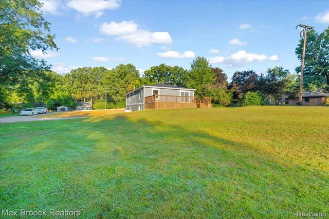 1654 Giddings Road, Pontiac, MI 48340