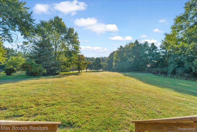 1654 Giddings Road, Pontiac, MI 48340