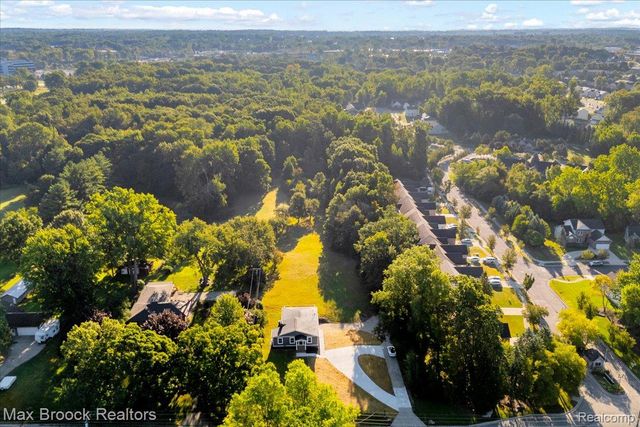 1654 Giddings Road, Pontiac, MI 48340