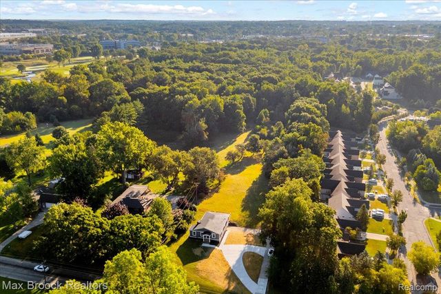 1654 Giddings Road, Pontiac, MI 48340