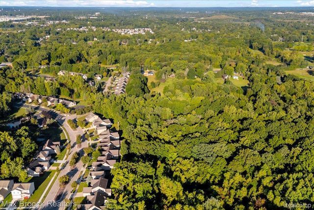 1654 Giddings Road, Pontiac, MI 48340