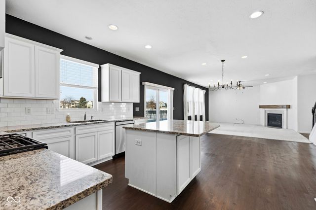 15317 Eastpark Circle W, Fishers, IN 46037