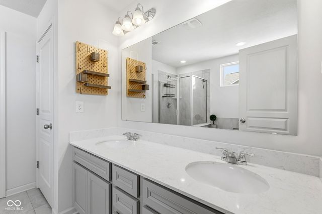 15317 Eastpark Circle W, Fishers, IN 46037