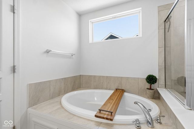 15317 Eastpark Circle W, Fishers, IN 46037