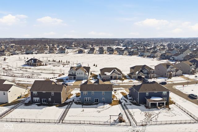 15317 Eastpark Circle W, Fishers, IN 46037