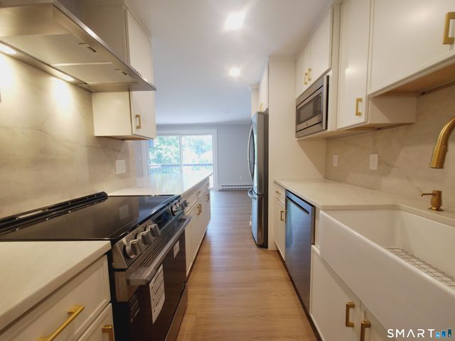85 Riverside Avenue F7, Stamford, CT 06905