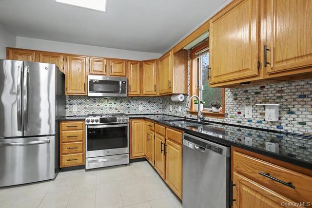 85 Lake Shore Drive W, Rock Hill, NY 12775