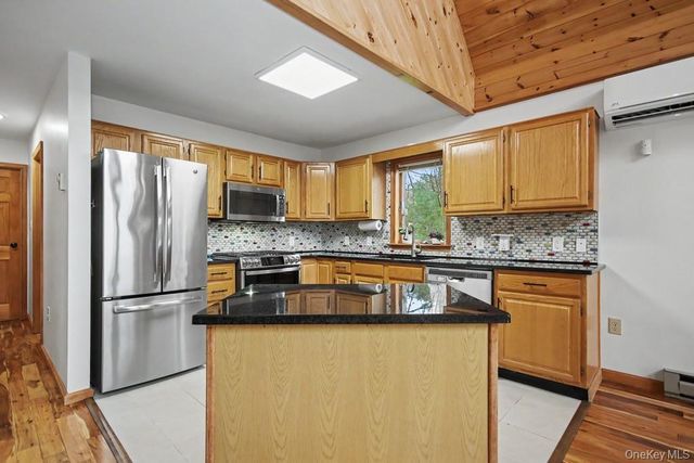 85 Lake Shore Drive W, Rock Hill, NY 12775