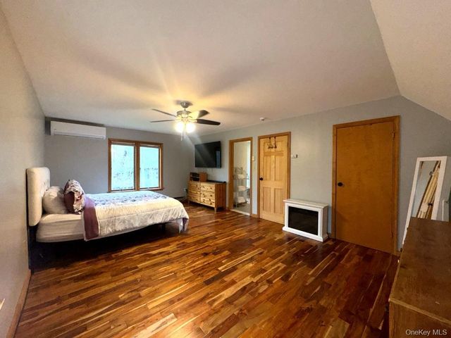 85 Lake Shore Drive W, Rock Hill, NY 12775