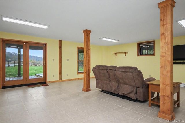 85 Lake Shore Drive W, Rock Hill, NY 12775