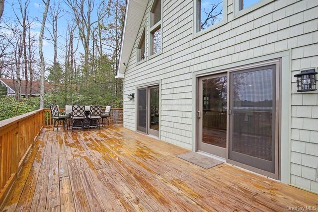 85 Lake Shore Drive W, Rock Hill, NY 12775