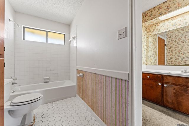 825 Bourbon Ave, Baton Rouge, LA 70808