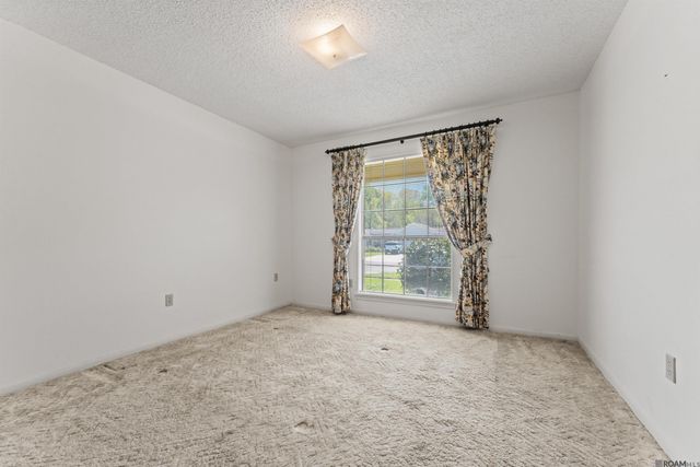 825 Bourbon Ave, Baton Rouge, LA 70808