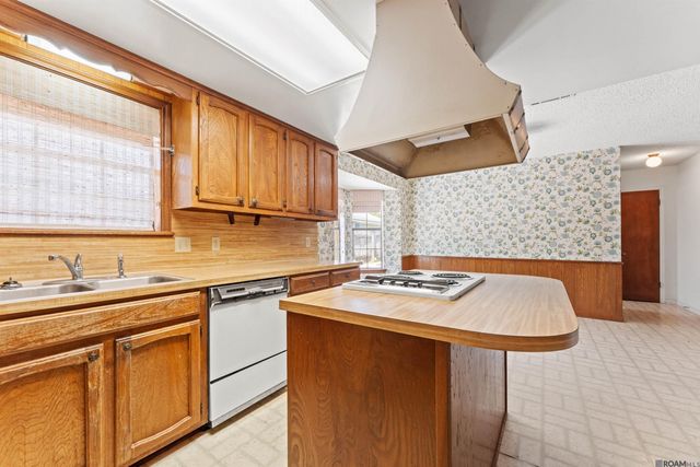 825 Bourbon Ave, Baton Rouge, LA 70808