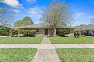 825 Bourbon Ave, Baton Rouge, LA 70808