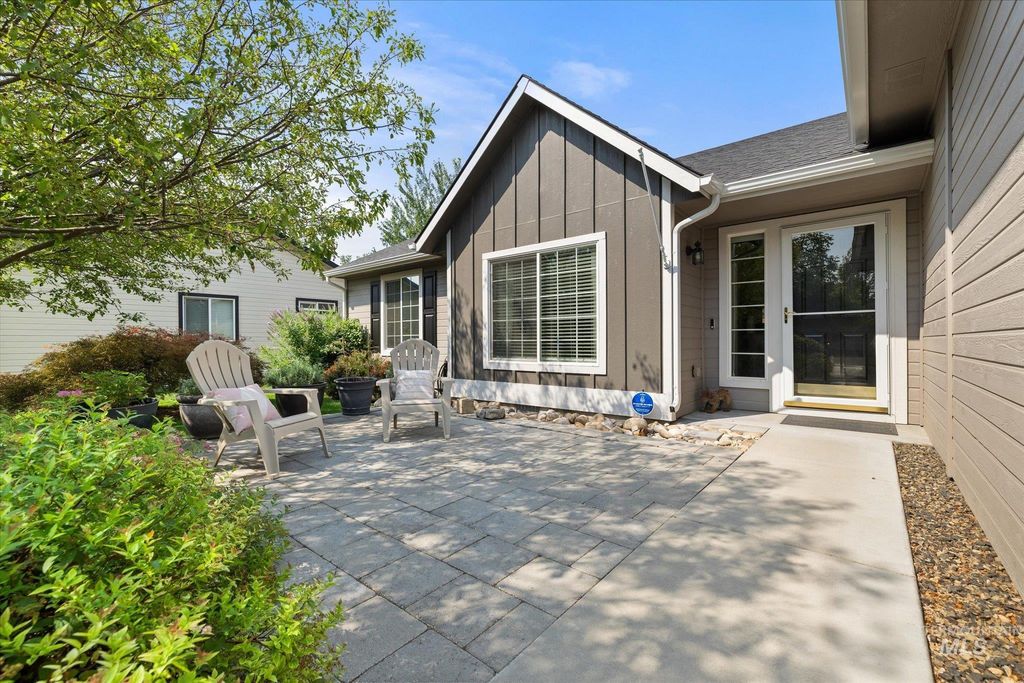 4275 N Rhodes Ave, Meridian, ID 83646 photo 2