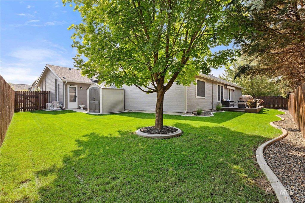 4275 N Rhodes Ave, Meridian, ID 83646 photo 5