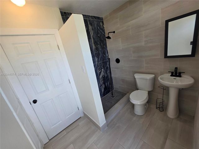 120 NE 10th Ave 3, Hallandale Beach, FL 33009