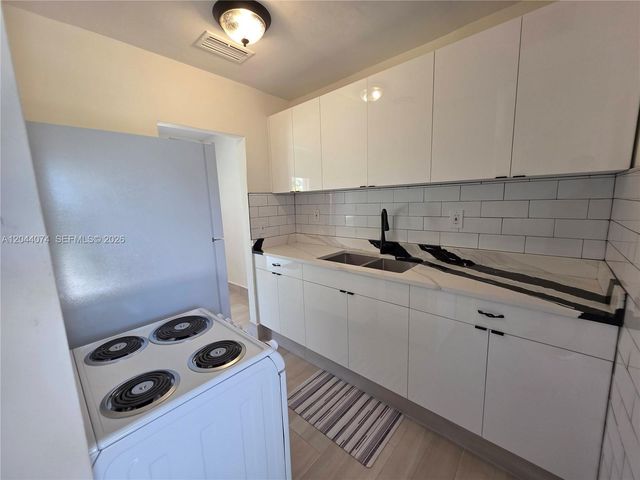 120 NE 10th Ave 3, Hallandale Beach, FL 33009
