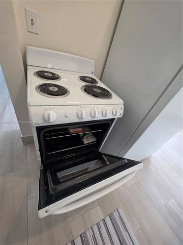 120 NE 10th Ave 3, Hallandale Beach, FL 33009