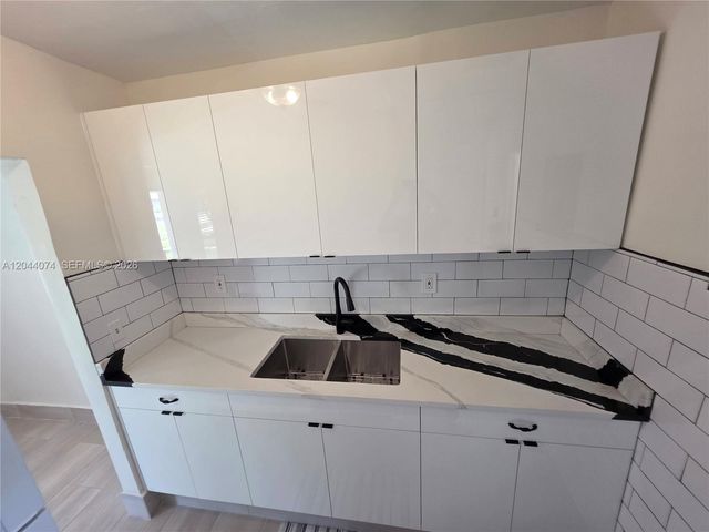 120 NE 10th Ave 3, Hallandale Beach, FL 33009