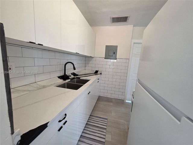 120 NE 10th Ave 3, Hallandale Beach, FL 33009