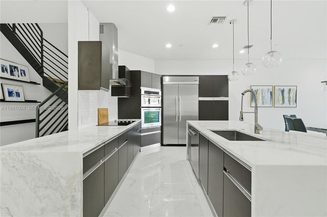 606 NE 14th Ave, Fort Lauderdale, FL 33304