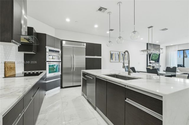 606 NE 14th Ave, Fort Lauderdale, FL 33304