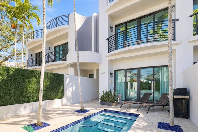 606 NE 14th Ave, Fort Lauderdale, FL 33304