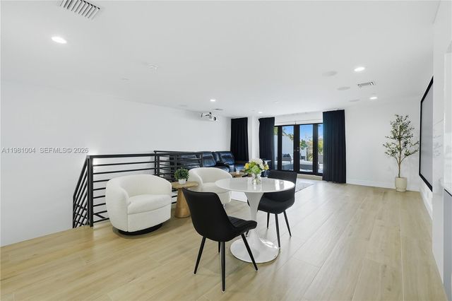 606 NE 14th Ave, Fort Lauderdale, FL 33304