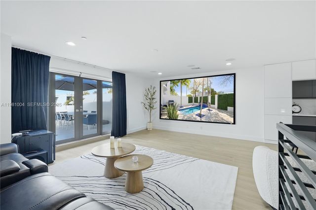 606 NE 14th Ave, Fort Lauderdale, FL 33304