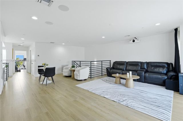 606 NE 14th Ave, Fort Lauderdale, FL 33304