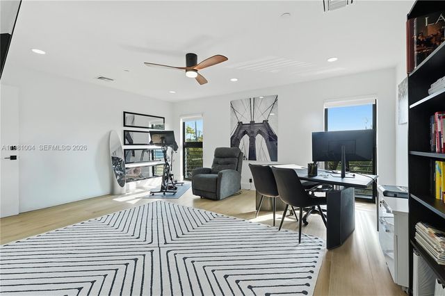 606 NE 14th Ave, Fort Lauderdale, FL 33304
