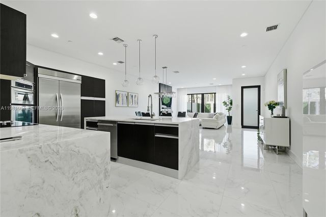 606 NE 14th Ave, Fort Lauderdale, FL 33304