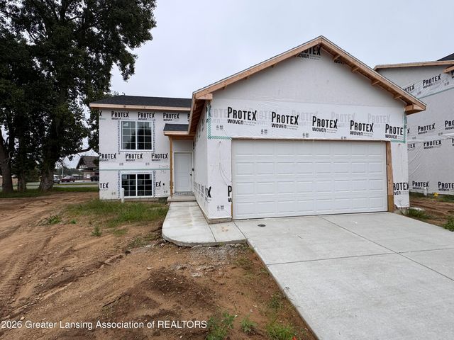 792 Saint Andrews Drive, Eaton Rapids, MI 48827