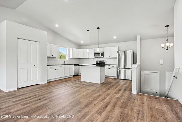 792 Saint Andrews Drive, Eaton Rapids, MI 48827