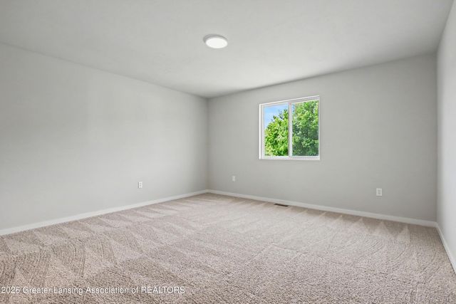 792 Saint Andrews Drive, Eaton Rapids, MI 48827