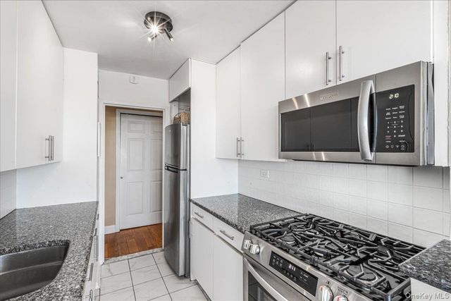 17-85 215th Street 12S, Bayside, NY 11360