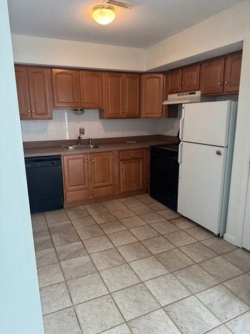 26 Beacon Street 17E, Burlington, MA 01803