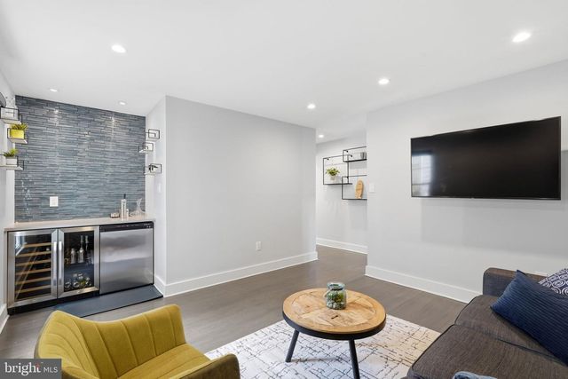 207 UPSHIRE CIR, Gaithersburg, MD 20878