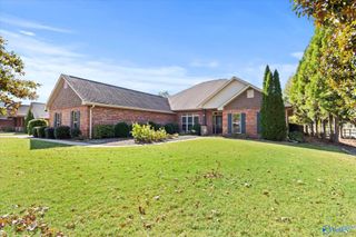 100 Featherstone Lane, Owens Cross Roads, AL 35763
