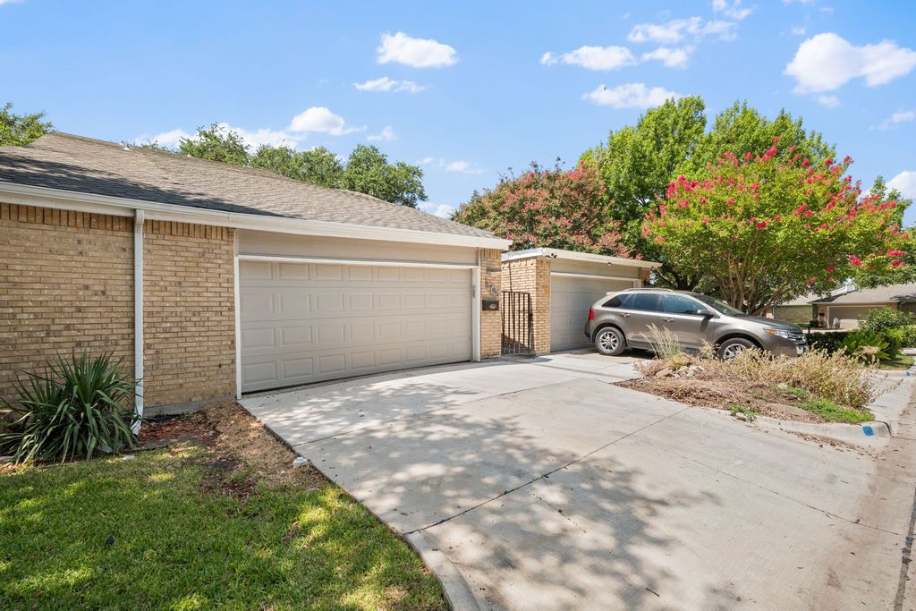 2706 Creek Wood Court, Carrollton, TX 75006 — photo 2