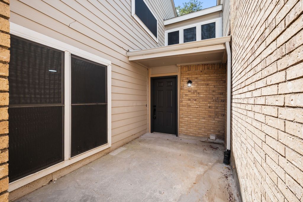 2706 Creek Wood Court, Carrollton, TX 75006 — photo 4