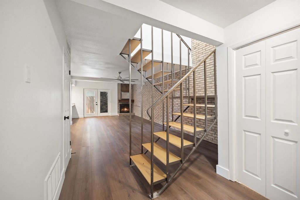 2706 Creek Wood Court, Carrollton, TX 75006 — photo 5