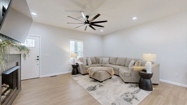 140 Jackson Forest Rd, Paris, TN 38242