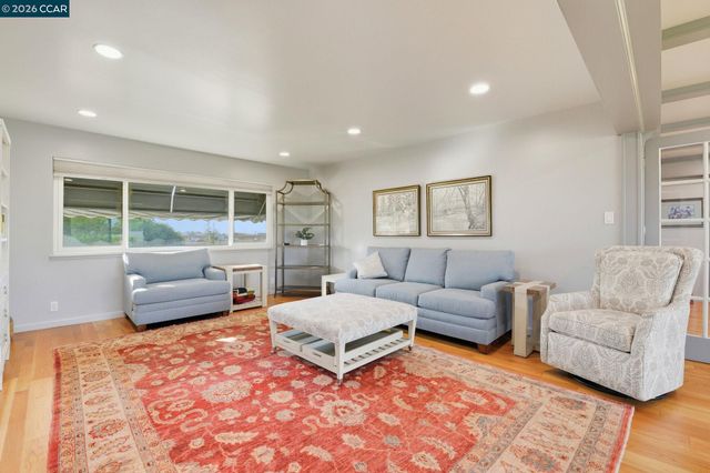 4370 Sandmound Blvd, Oakley, CA 94561