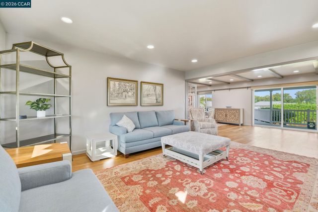 4370 Sandmound Blvd, Oakley, CA 94561