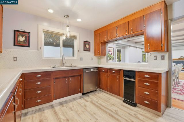 4370 Sandmound Blvd, Oakley, CA 94561